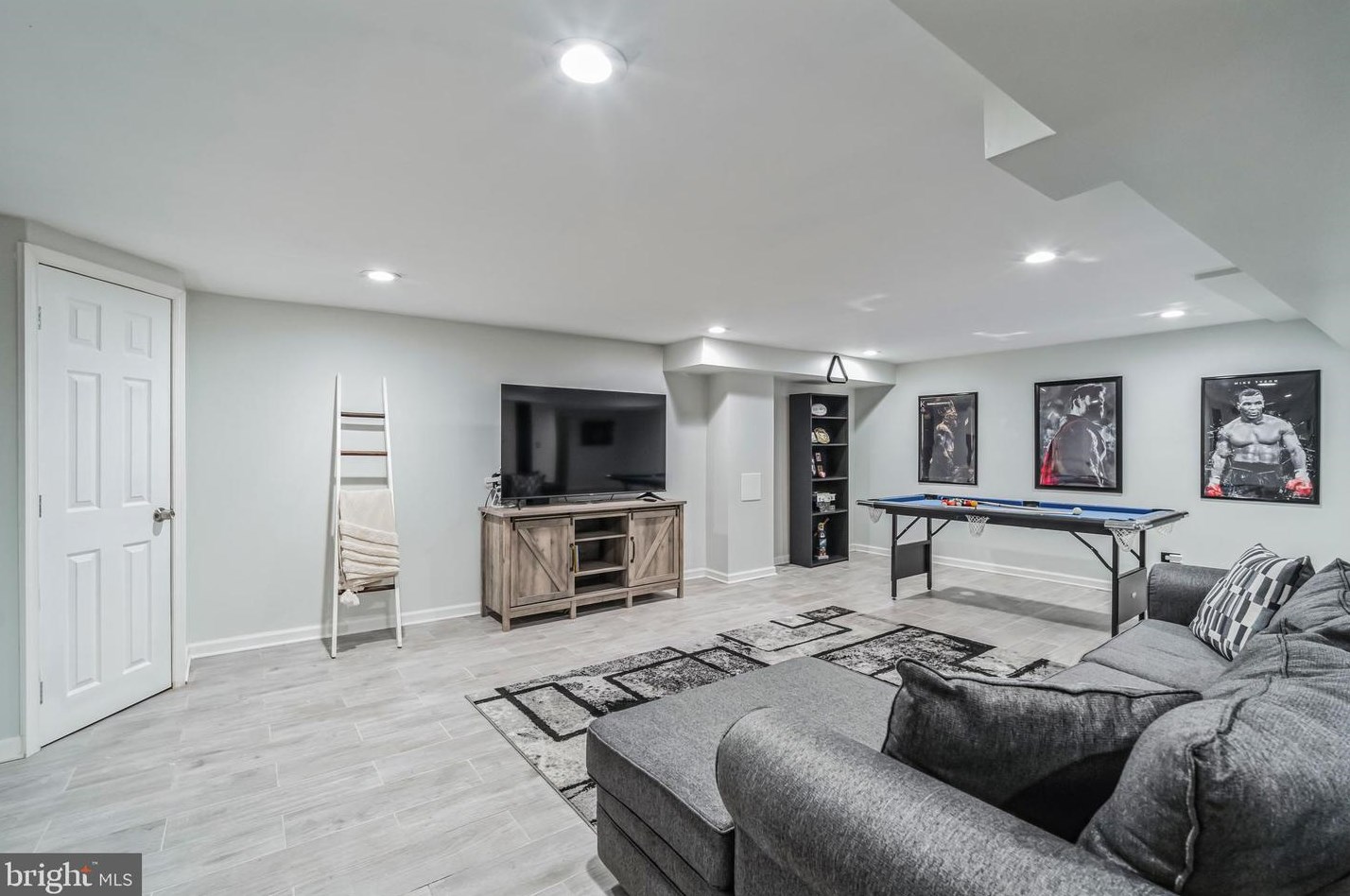 20 Llanwellyn Ave, Manor PA  19036-1324 exterior