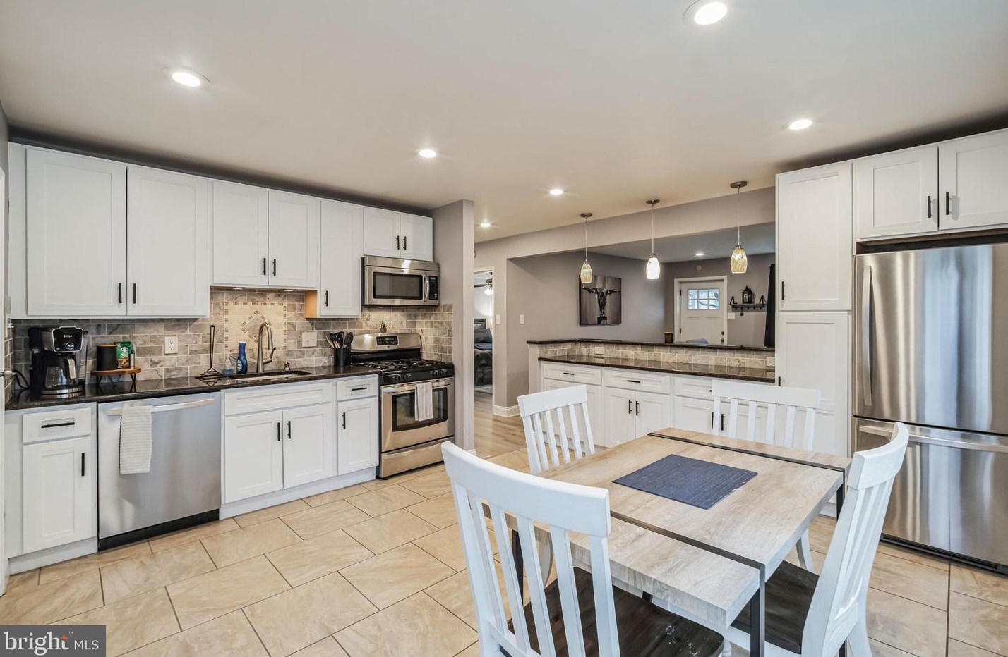 20 Llanwellyn Ave, Manor PA  19036-1324 exterior