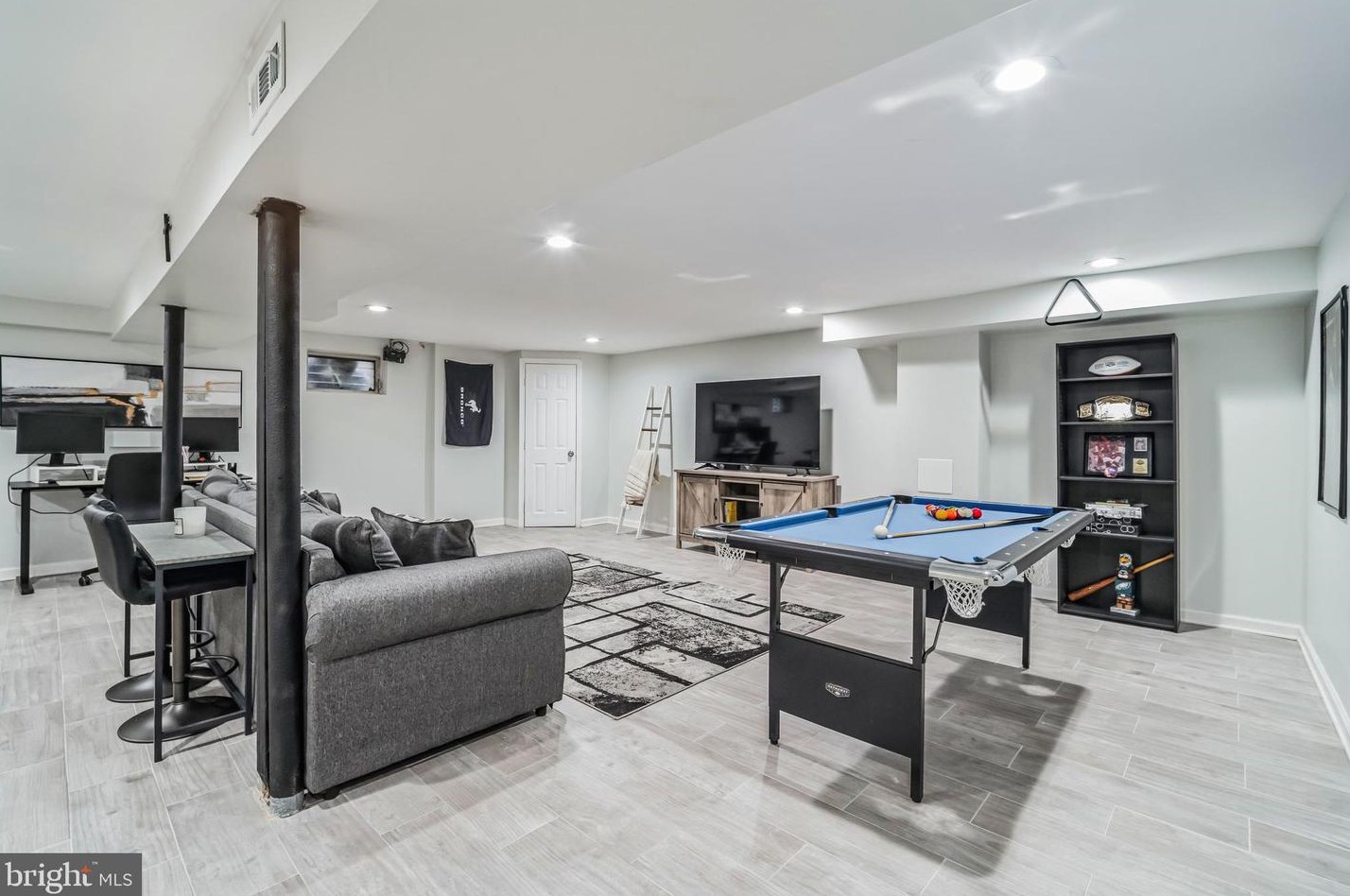20 Llanwellyn Ave, Manor PA  19036-1324 exterior