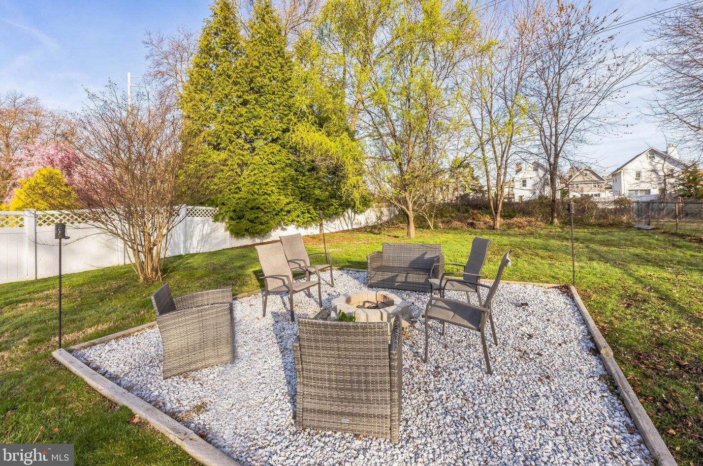20 Llanwellyn Ave, Manor PA  19036-1324 exterior
