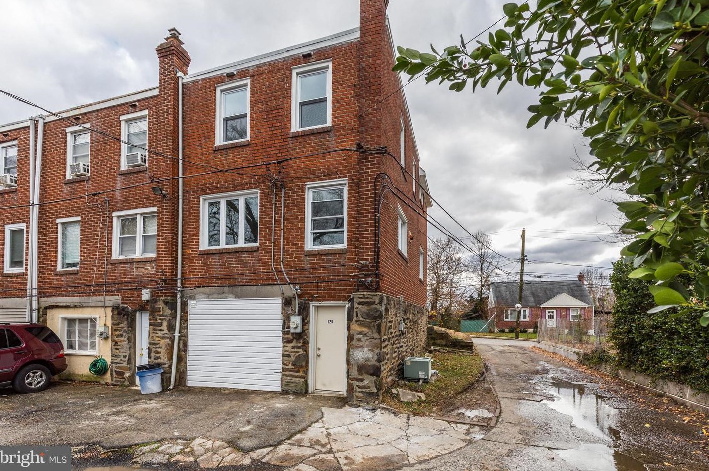 125 Golf Rd, Darby PA 19023-1313 exterior