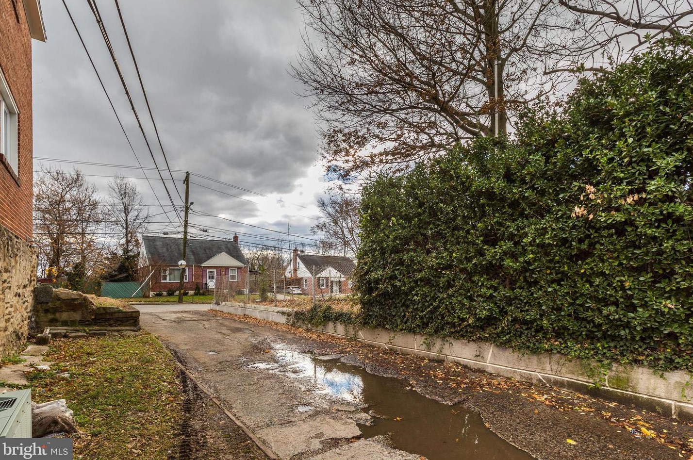 125 Golf Rd, Darby PA 19023-1313 exterior