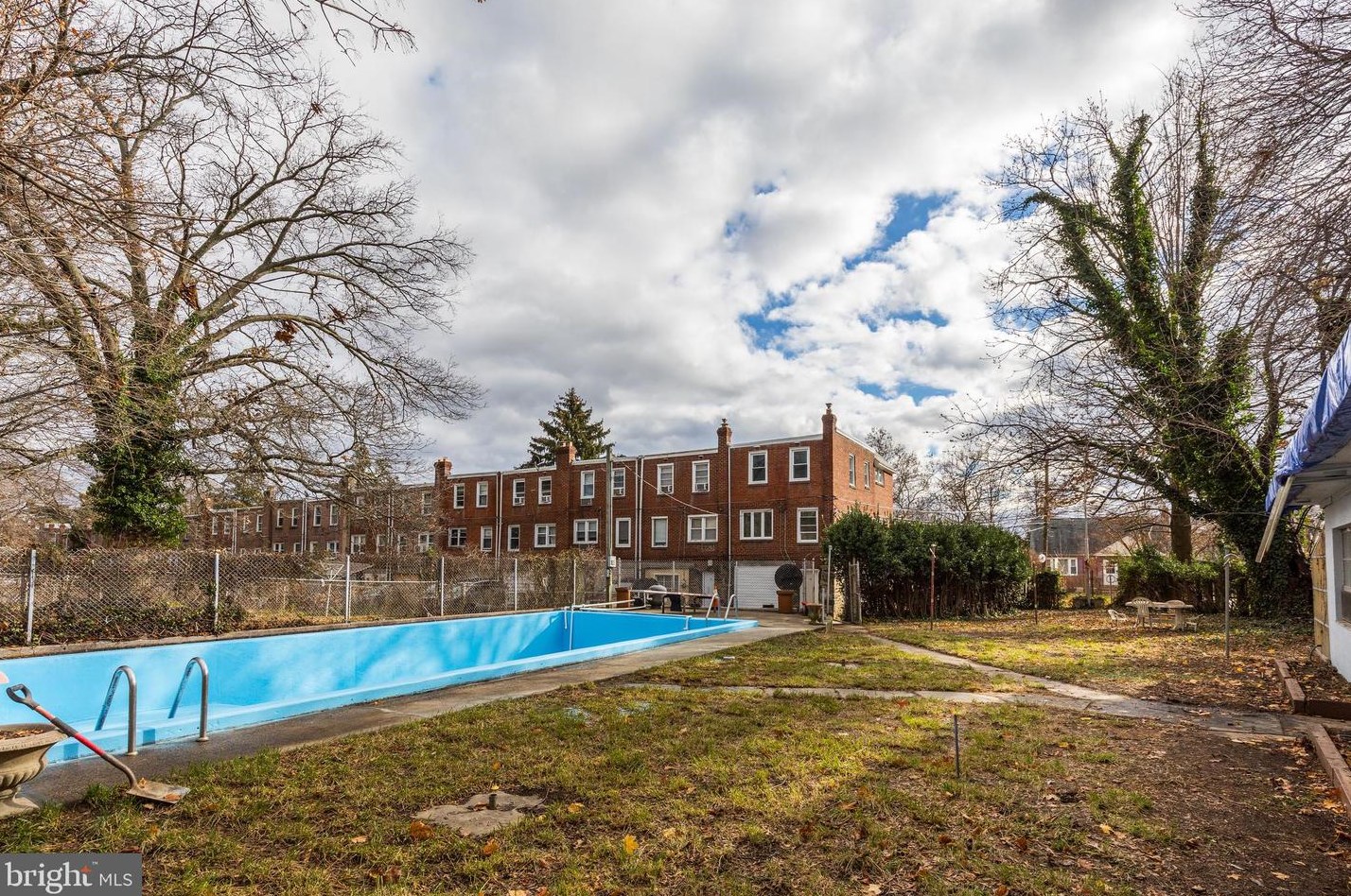 125 Golf Rd, Darby PA 19023-1313 exterior