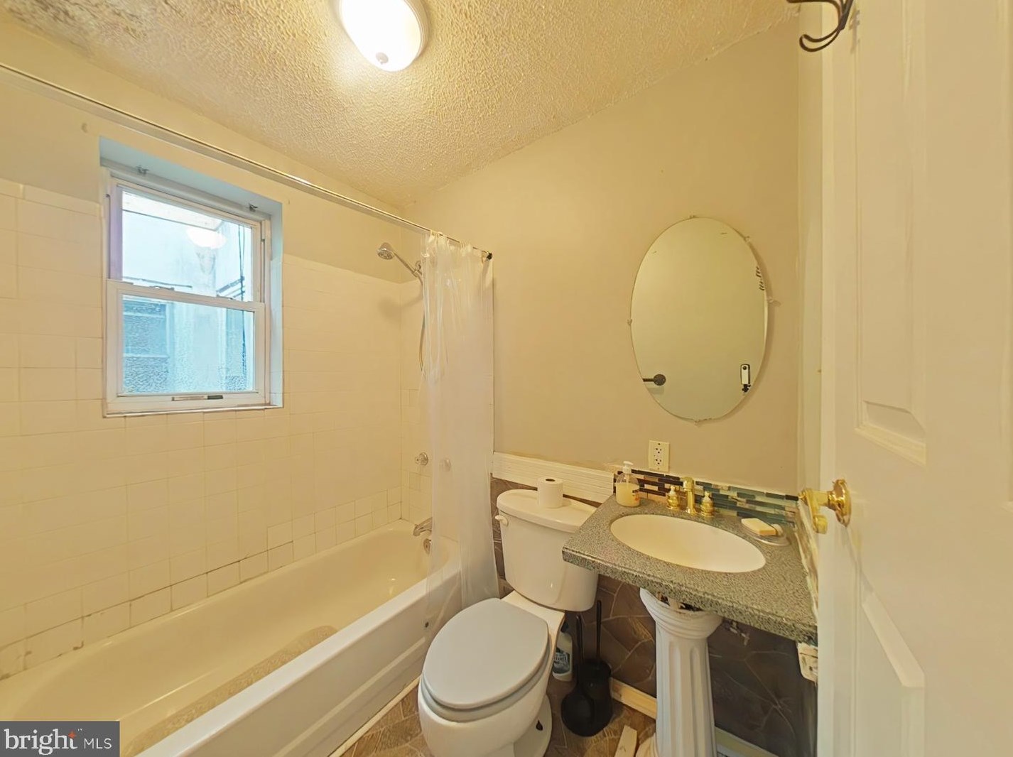 1118 Thomas St, Chester PA 19013-6422 exterior