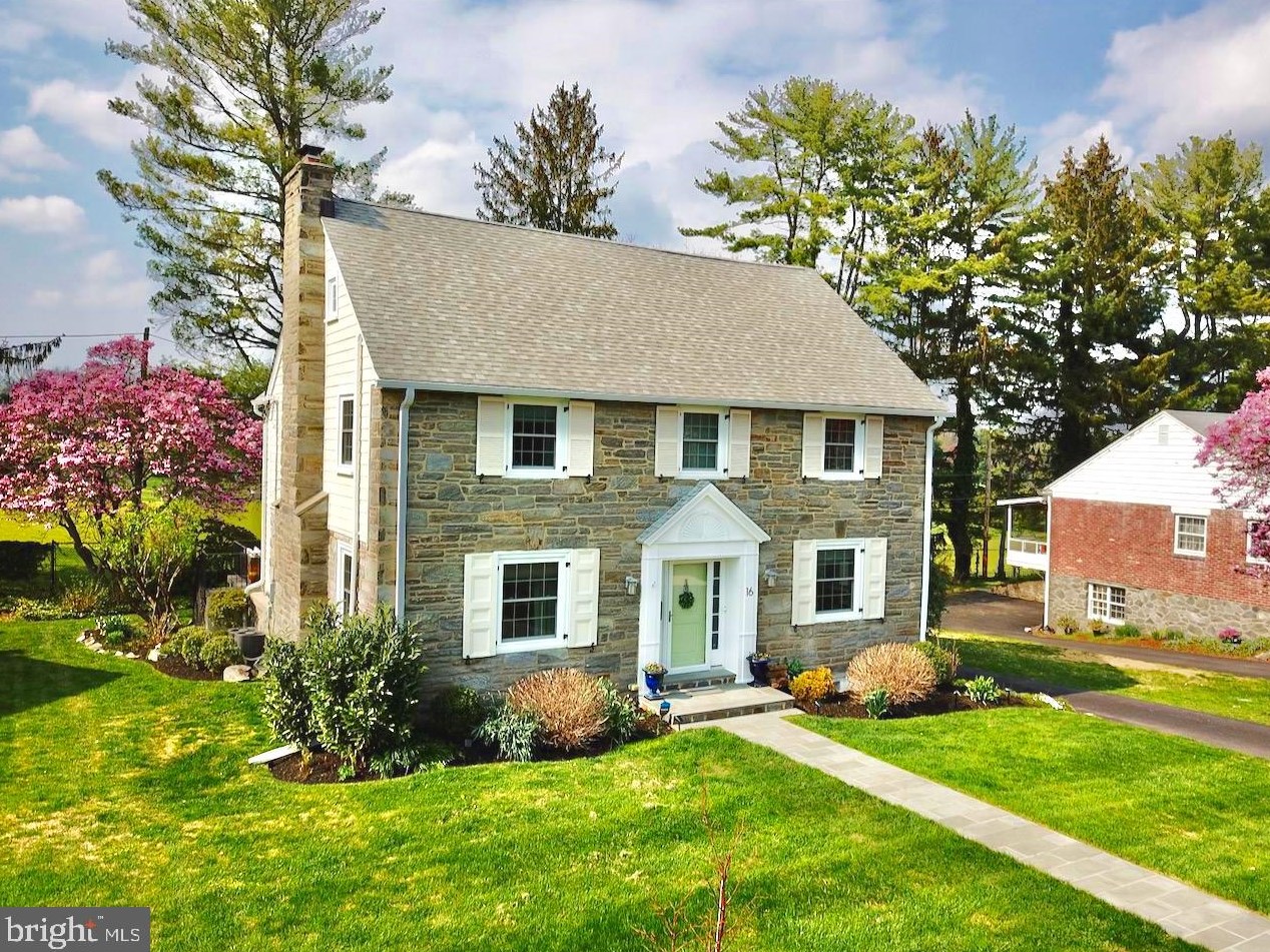 16 Golfview Rd, Ardmore PA  19003-1018 exterior