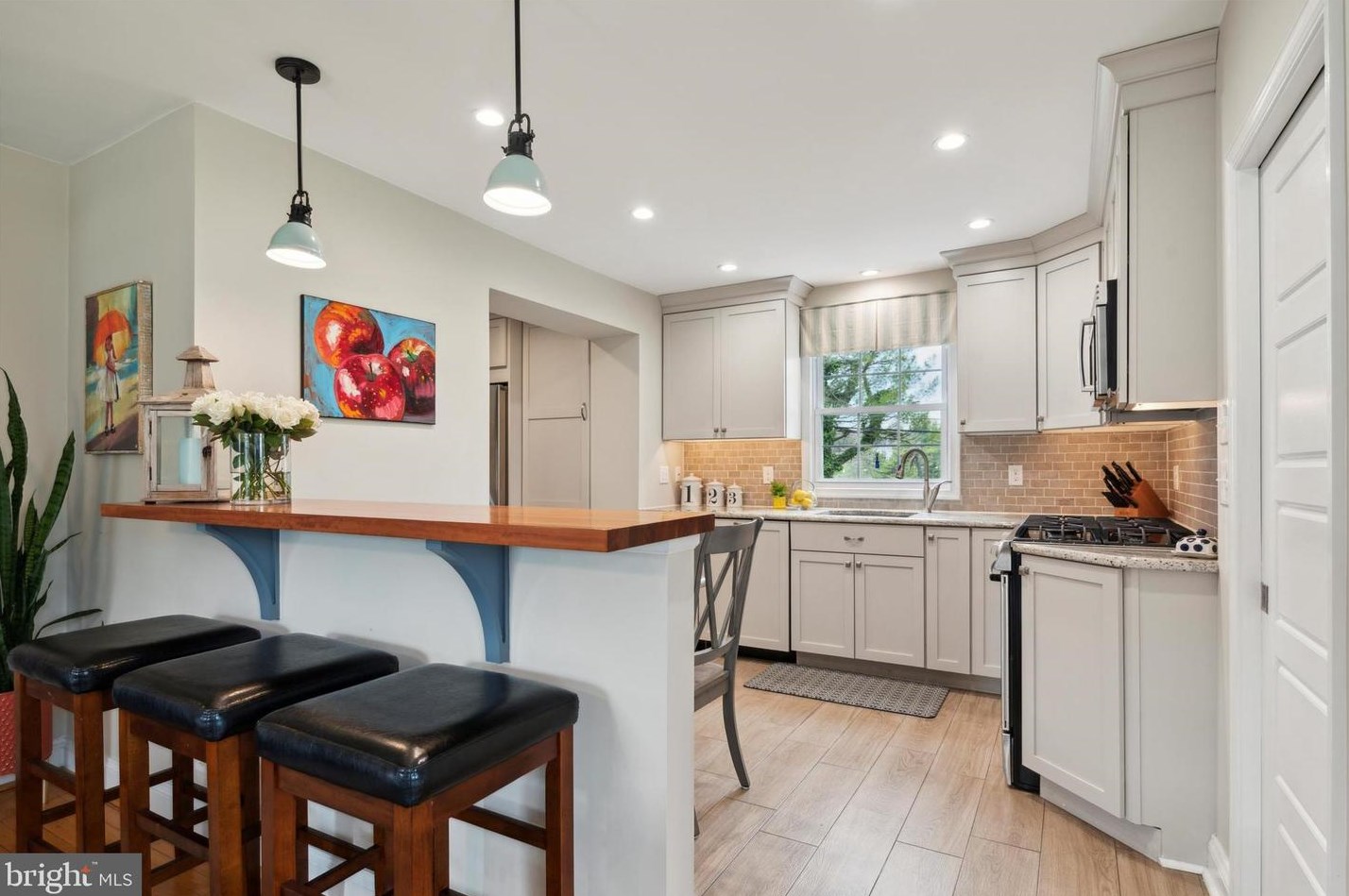 16 Golfview Rd, Ardmore PA  19003-1018 exterior