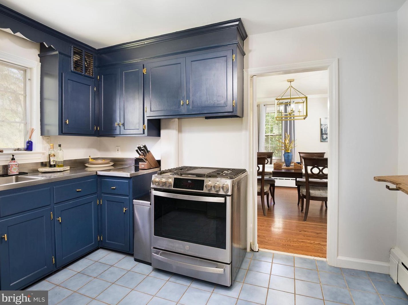208 Marple Rd, Haverford PA  19041-1025 exterior