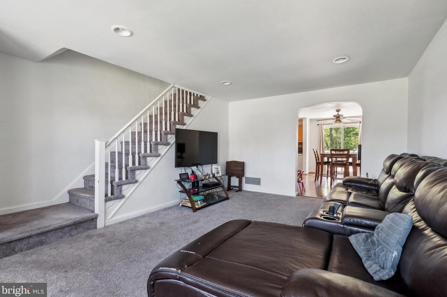 966 Argyle Rd, Oakview, PA 19026