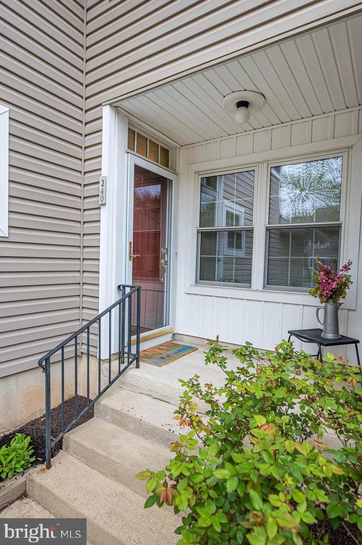 240 Windsor Ct, Glen Mills, PA 19342-2027