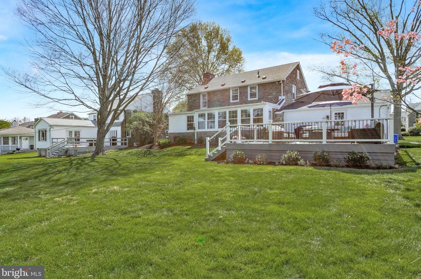 104 Golfview Rd, Ardmore PA  19003-1001 exterior