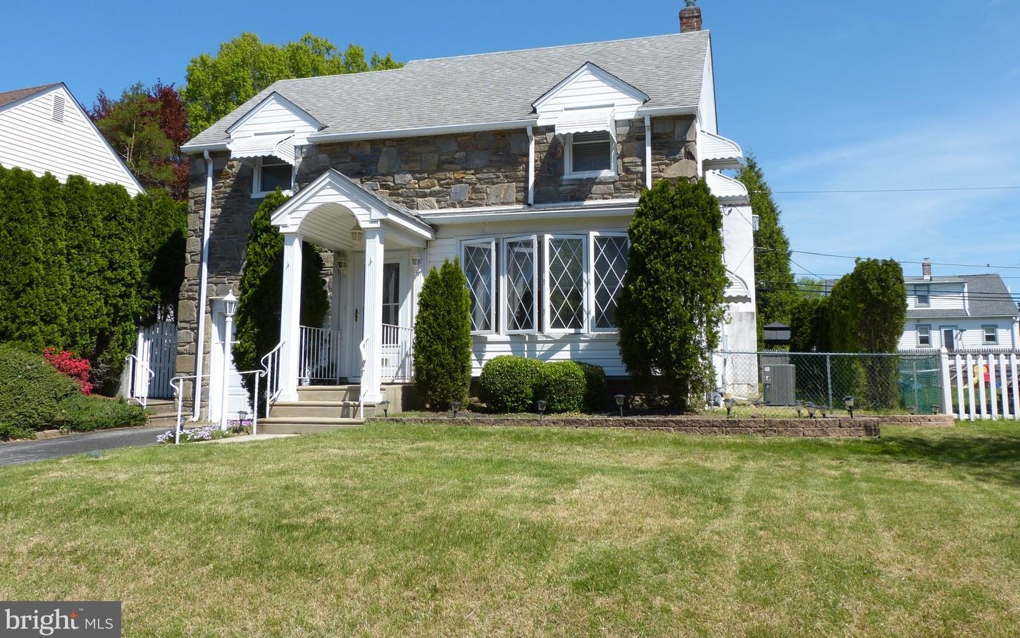 27 Fairhill Rd, Morton, PA 19070