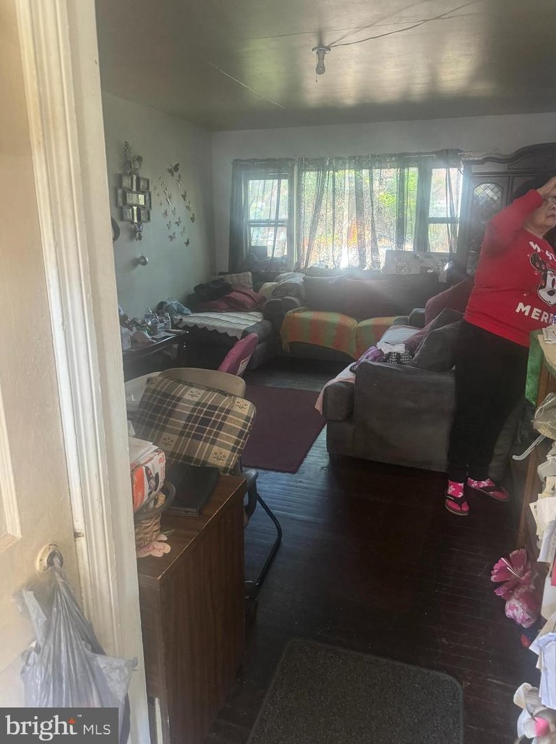 2626 Mccarey St, Chester, PA 19013-2031