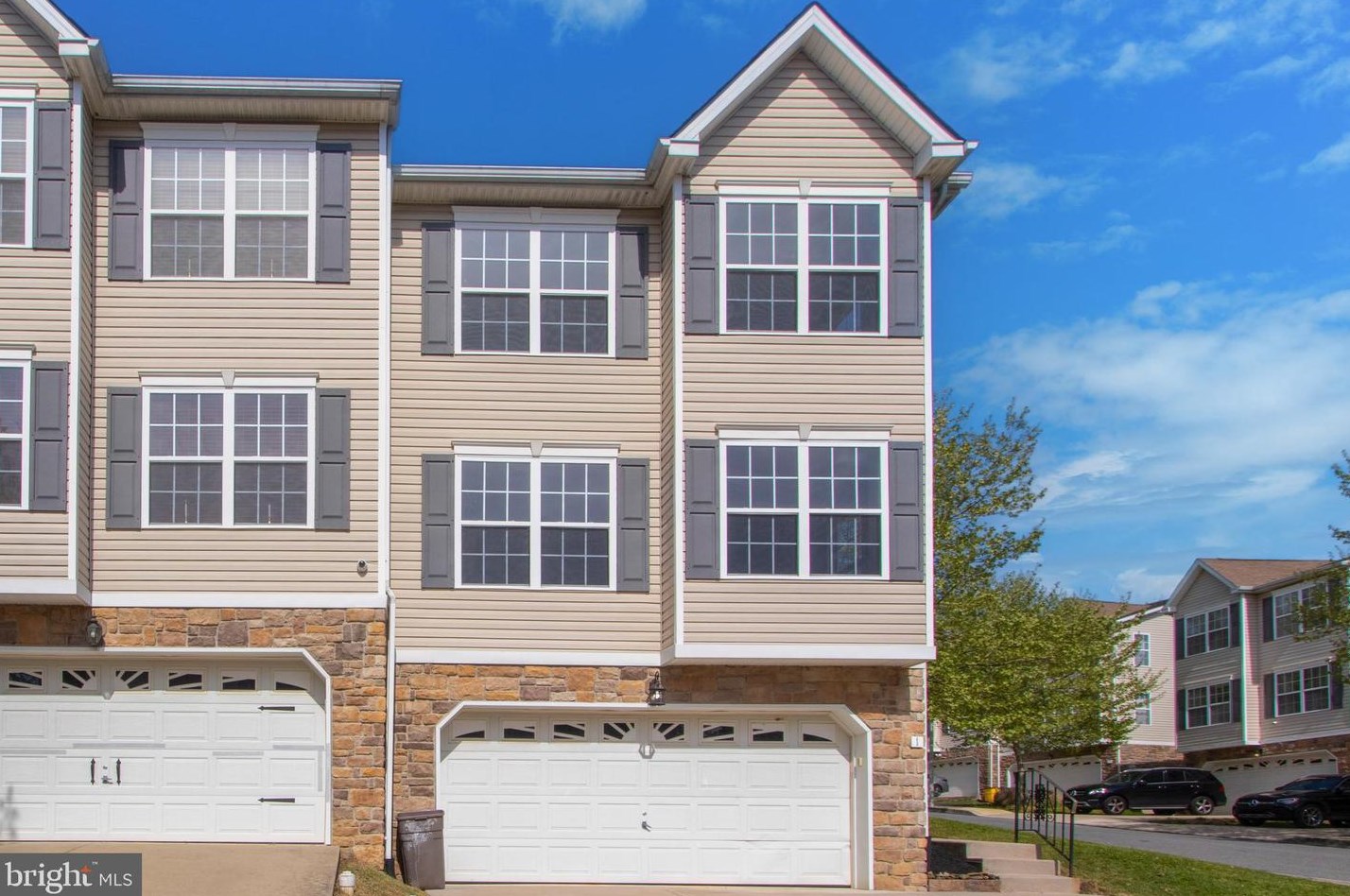 1 Whalens Ct, Oakview, PA 19026