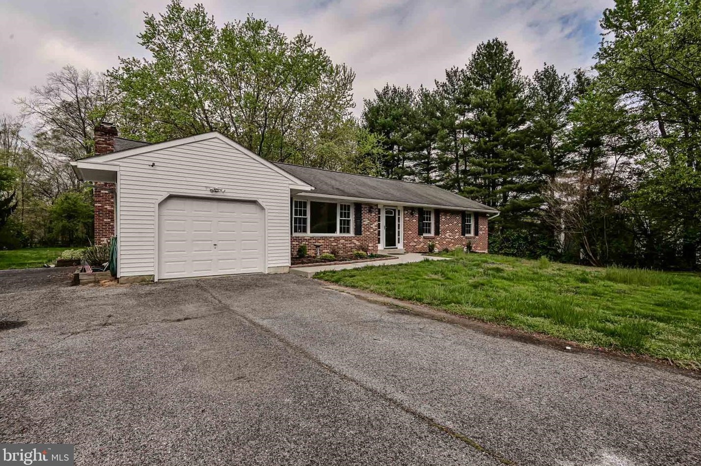 32 Crosskeys Dr, Boothwyn, PA 19060-1315