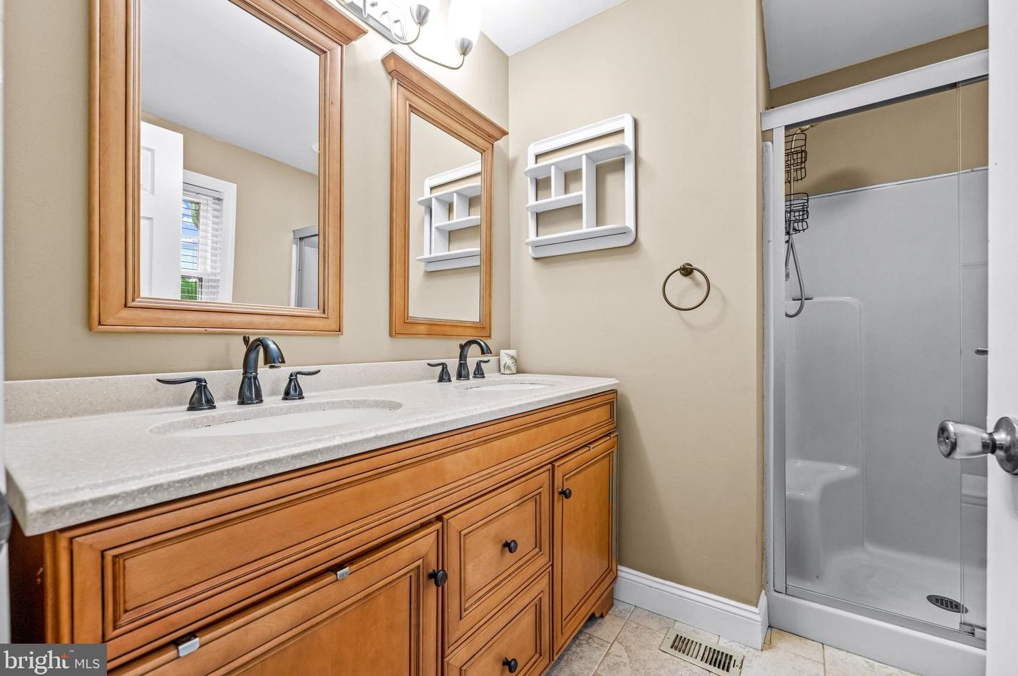 102 Knollwood Ct, Chester PA  19014-1257 exterior