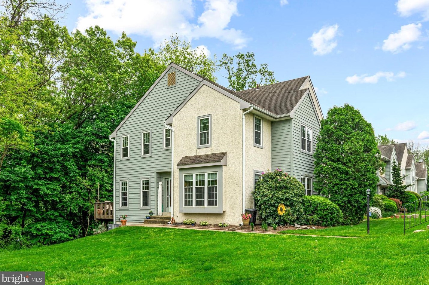 102 Knollwood Ct, Chester PA  19014-1257 exterior