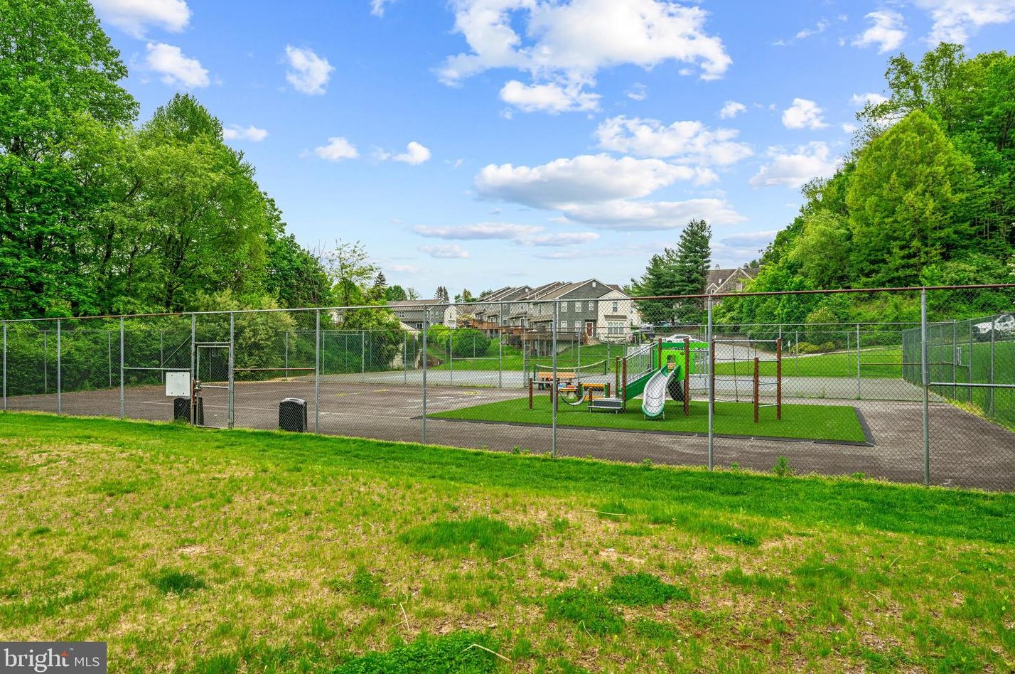 102 Knollwood Ct, Chester PA  19014-1257 exterior