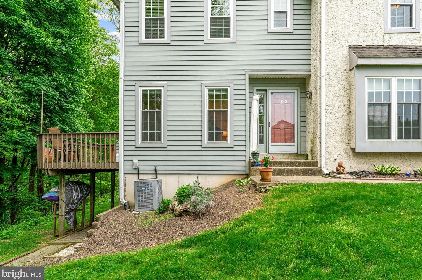 102 Knollwood Ct, Chester PA  19014-1257 exterior