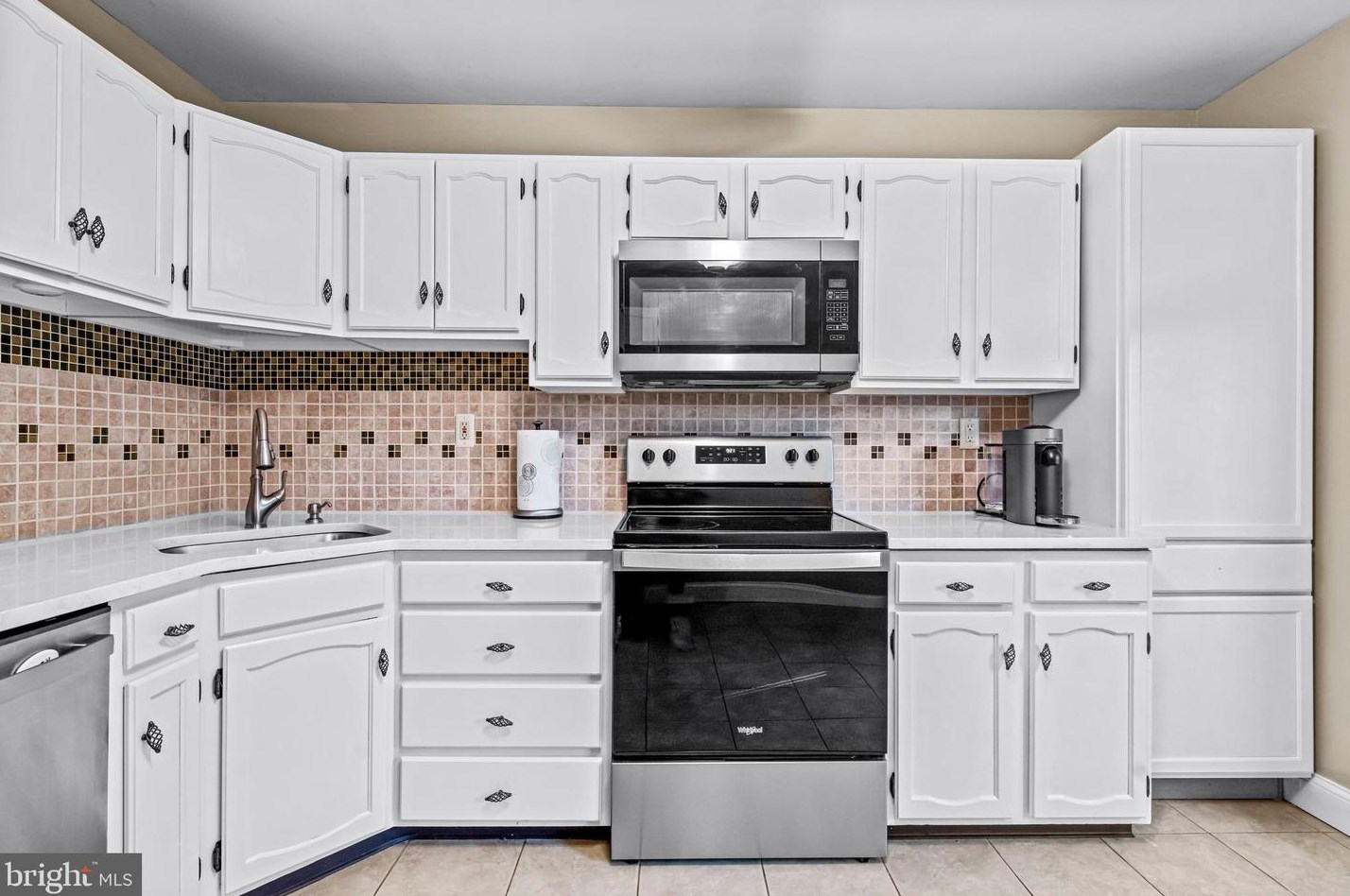 102 Knollwood Ct, Chester PA  19014-1257 exterior