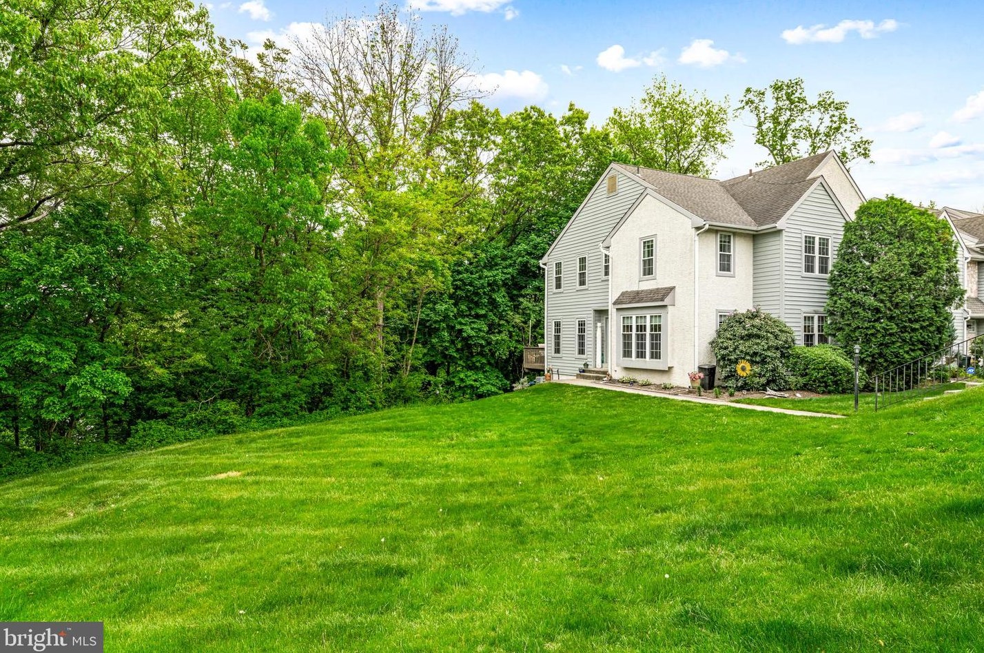 102 Knollwood Ct, Chester PA  19014-1257 exterior