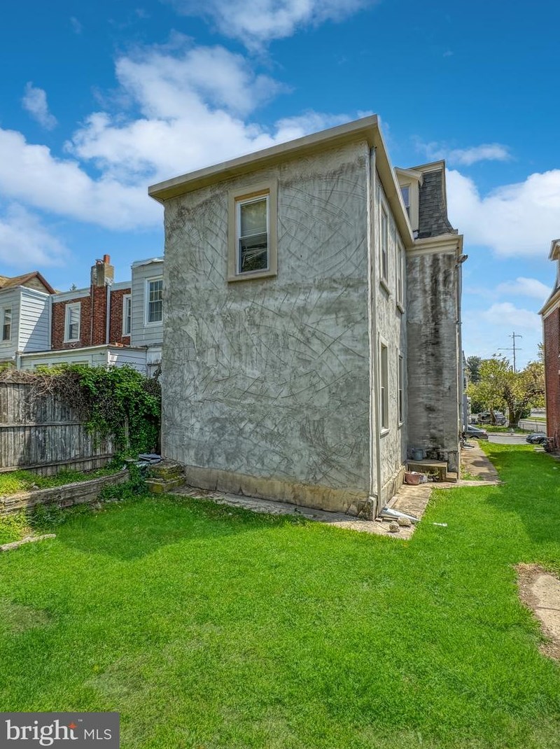 328 5 St, Darby PA 19023-2403 exterior