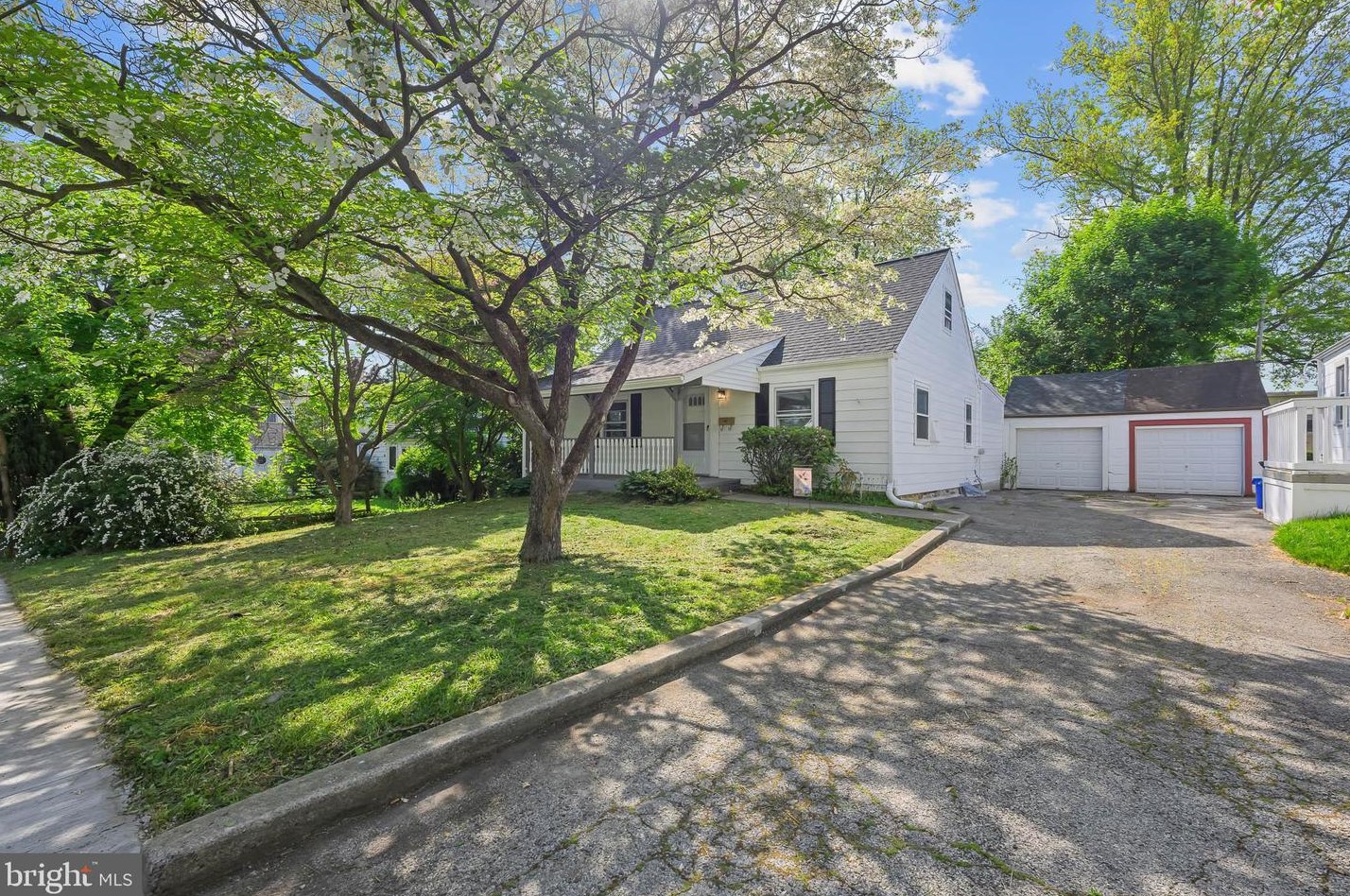 48 Green Ln, Chester, PA 19014