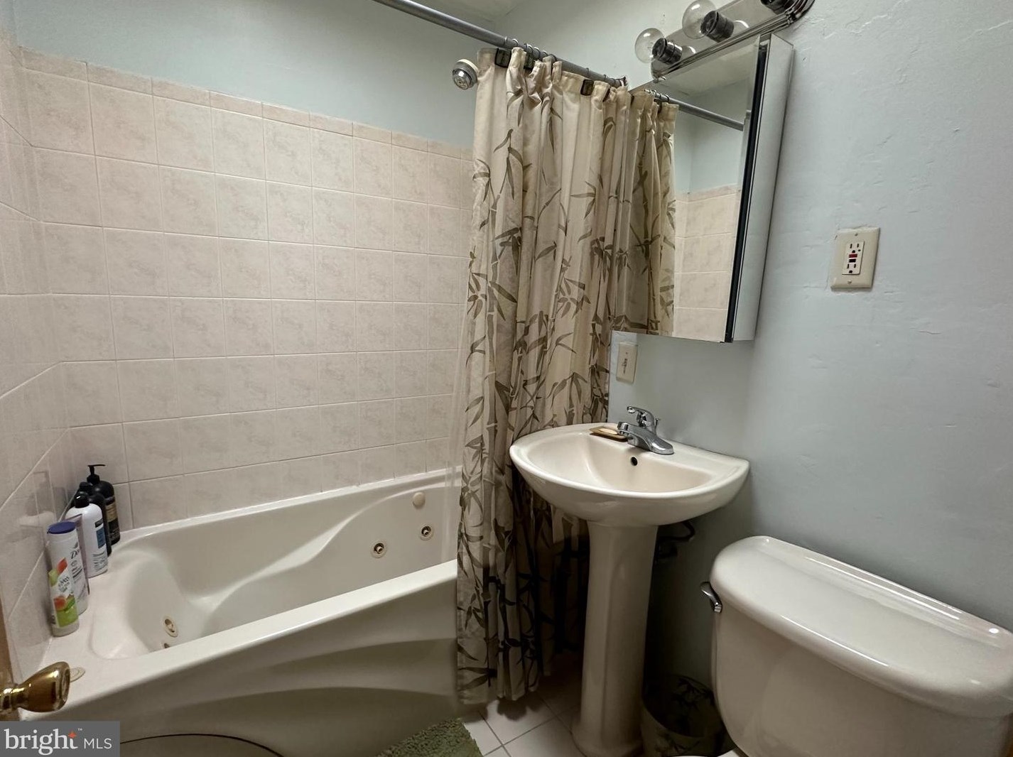 114 Westdale Rd, Upper Darby PA  19082-1433 exterior