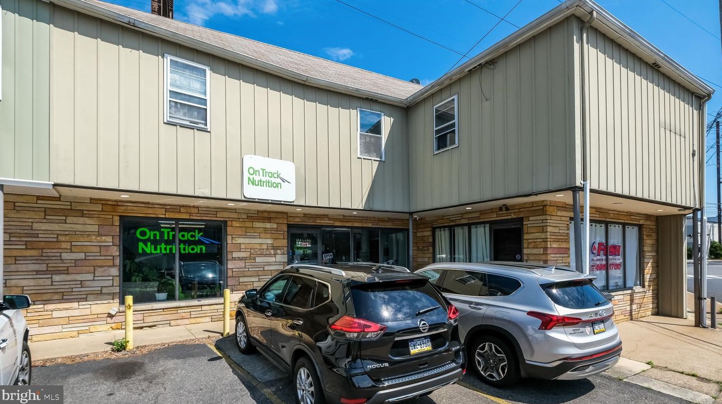 2 Yale Ave, Morton, PA 19070