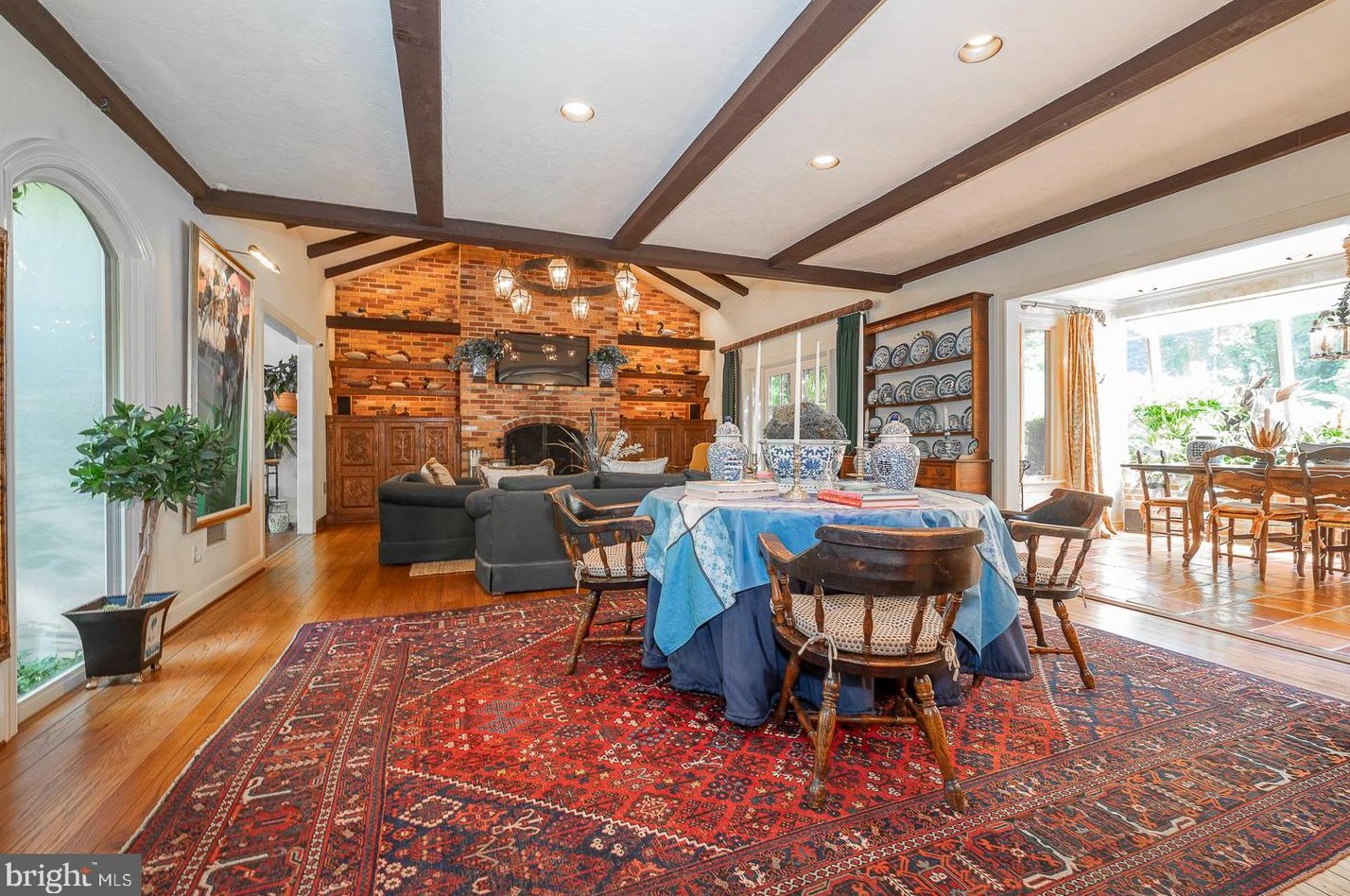71 Tunbridge Rd, Haverford PA  19041-1038 exterior