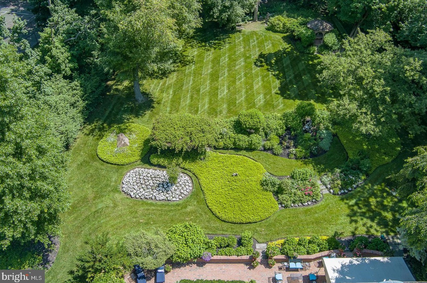 71 Tunbridge Rd, Haverford PA  19041-1038 exterior