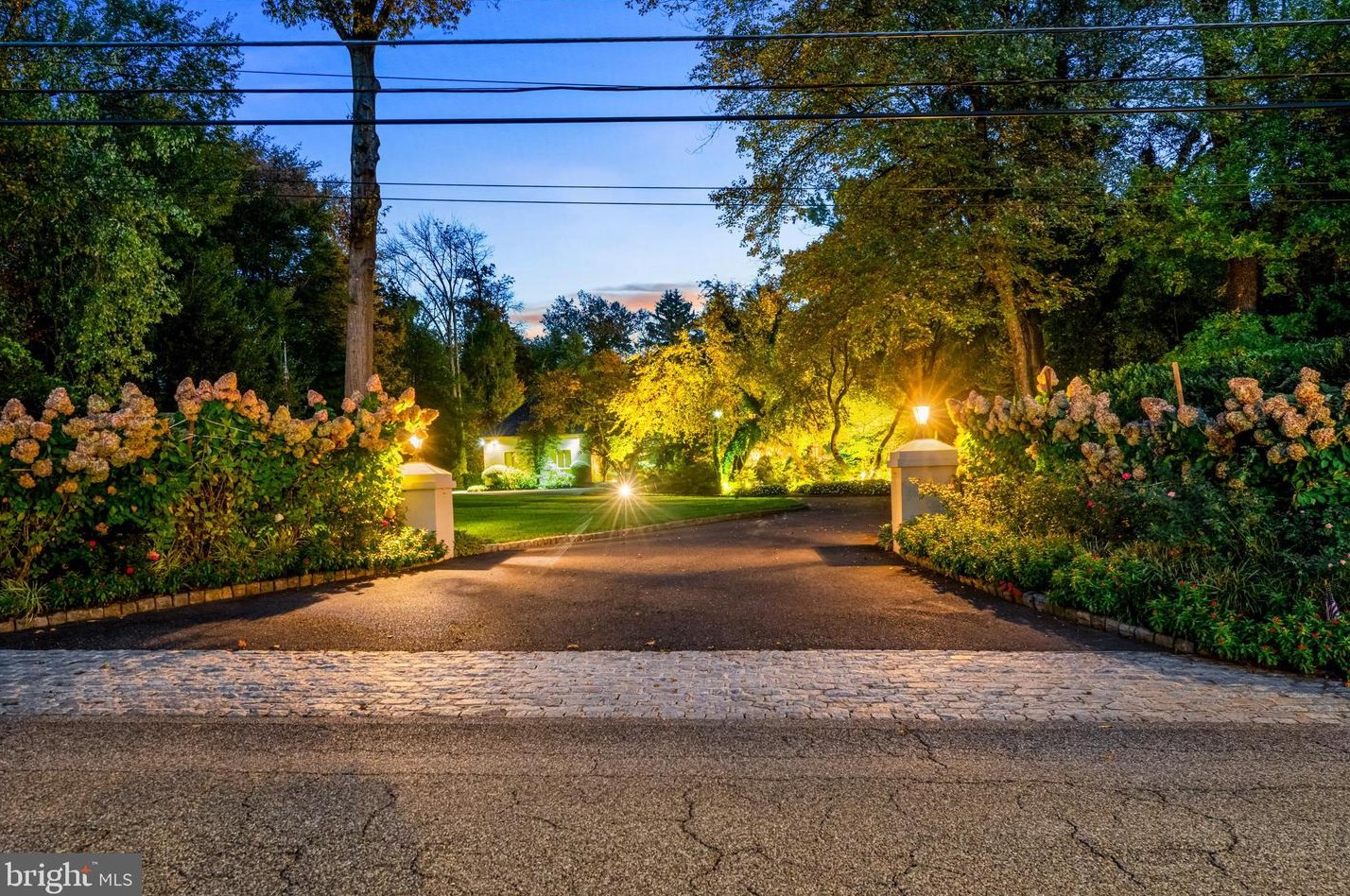 71 Tunbridge Rd, Haverford PA  19041-1038 exterior