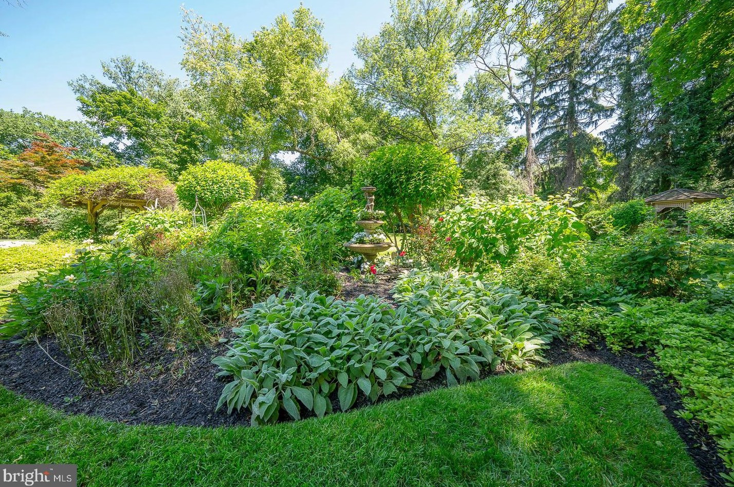 71 Tunbridge Rd, Haverford PA  19041-1038 exterior