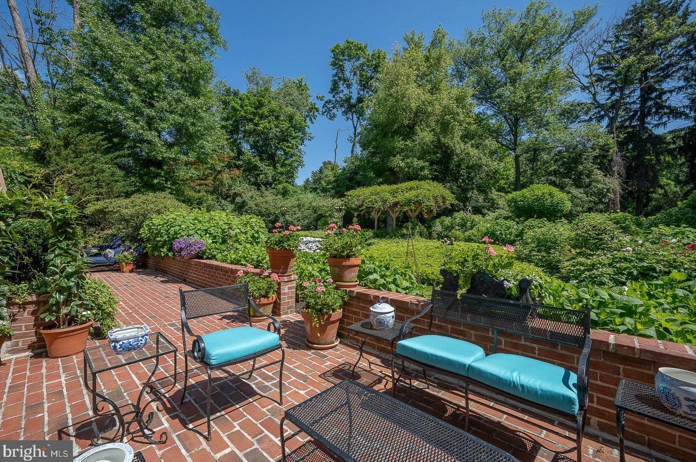 71 Tunbridge Rd, Haverford PA  19041-1038 exterior