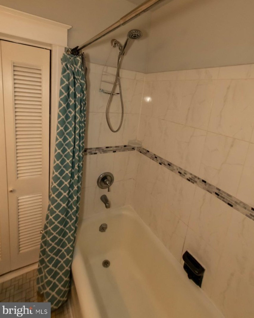 125 Cedar Ln, Upper Darby PA  19082-1306 exterior