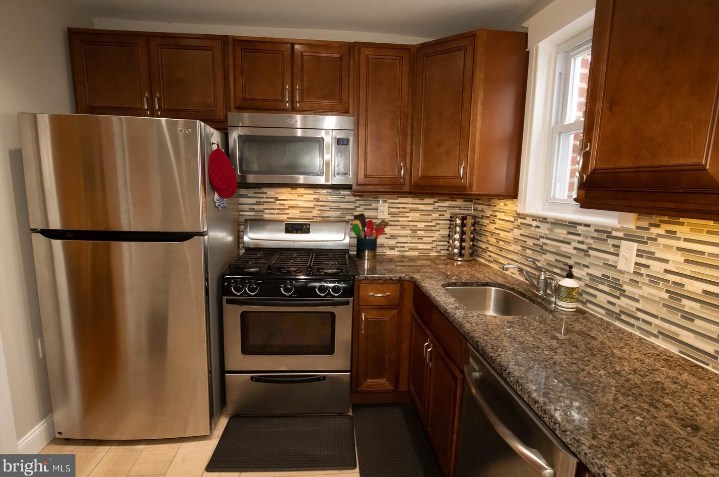 125 Cedar Ln, Upper Darby PA  19082-1306 exterior