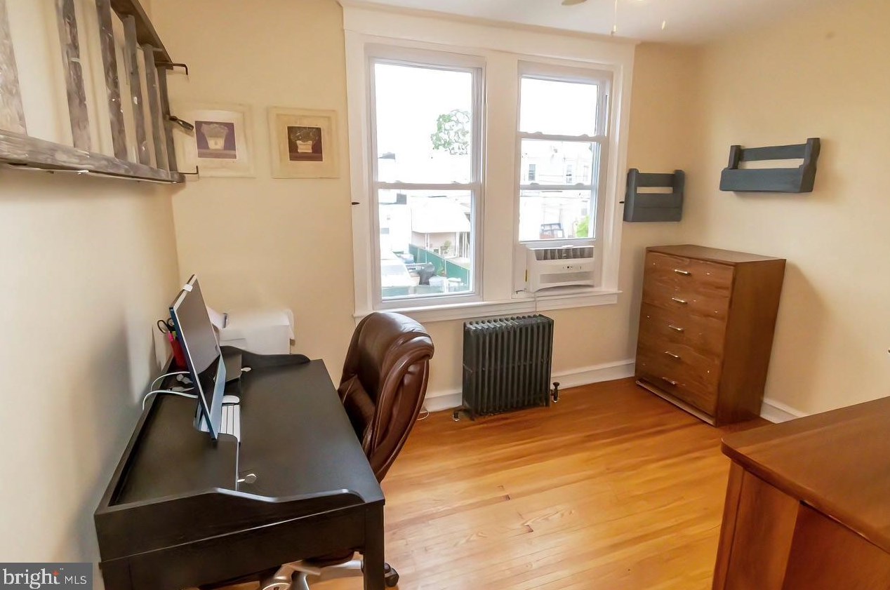 125 Cedar Ln, Upper Darby PA  19082-1306 exterior