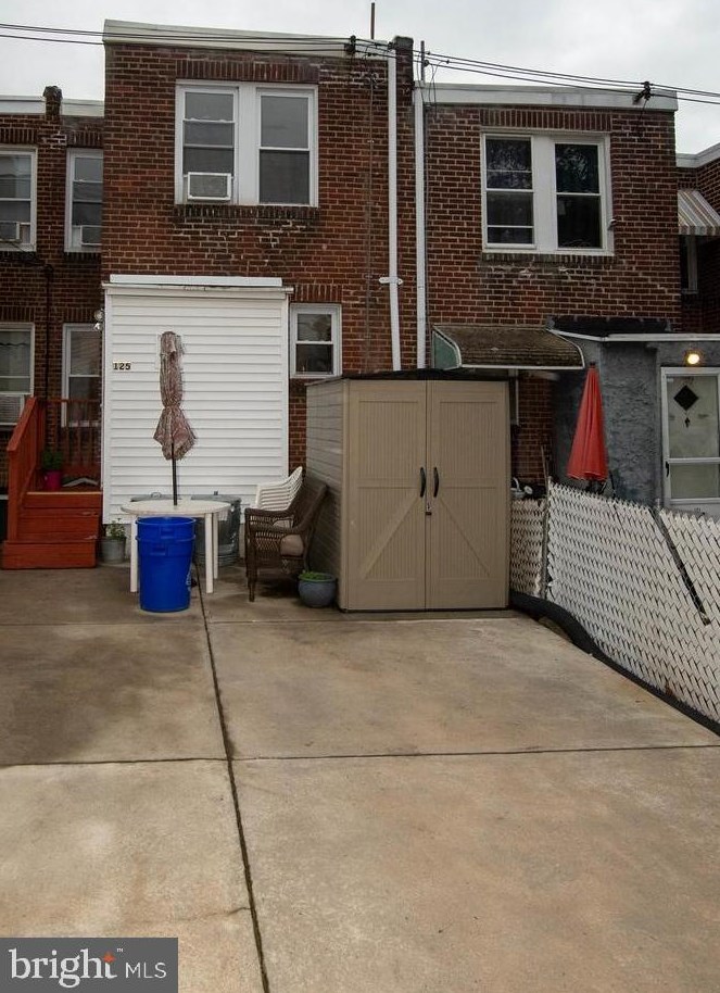 125 Cedar Ln, Upper Darby PA  19082-1306 exterior