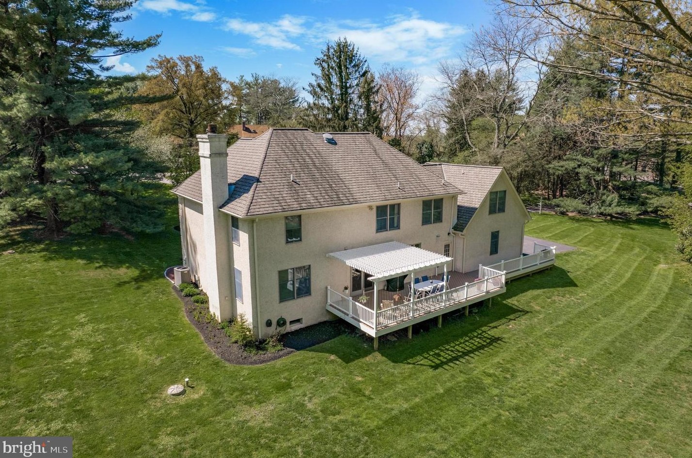 24 Dartmouth Ln, Haverford, PA 19041-1020