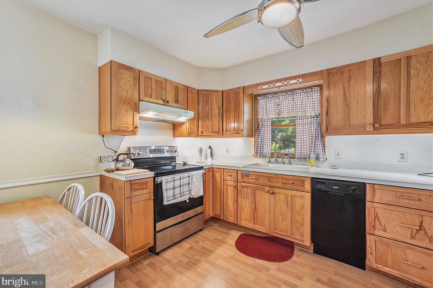 1829 Laurel Ave, Boothwyn PA 19061-2740 exterior