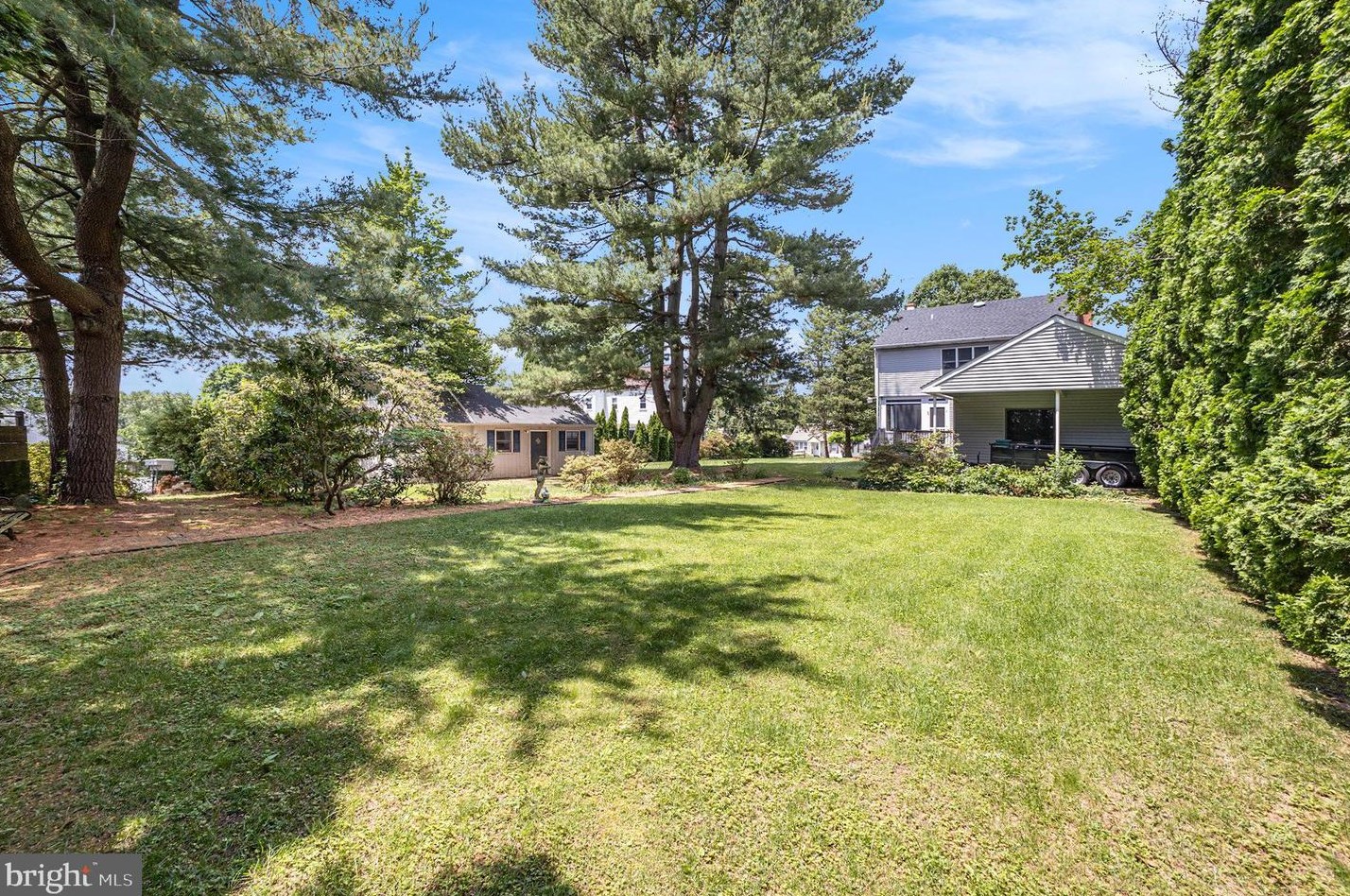 1829 Laurel Ave, Boothwyn PA 19061-2740 exterior