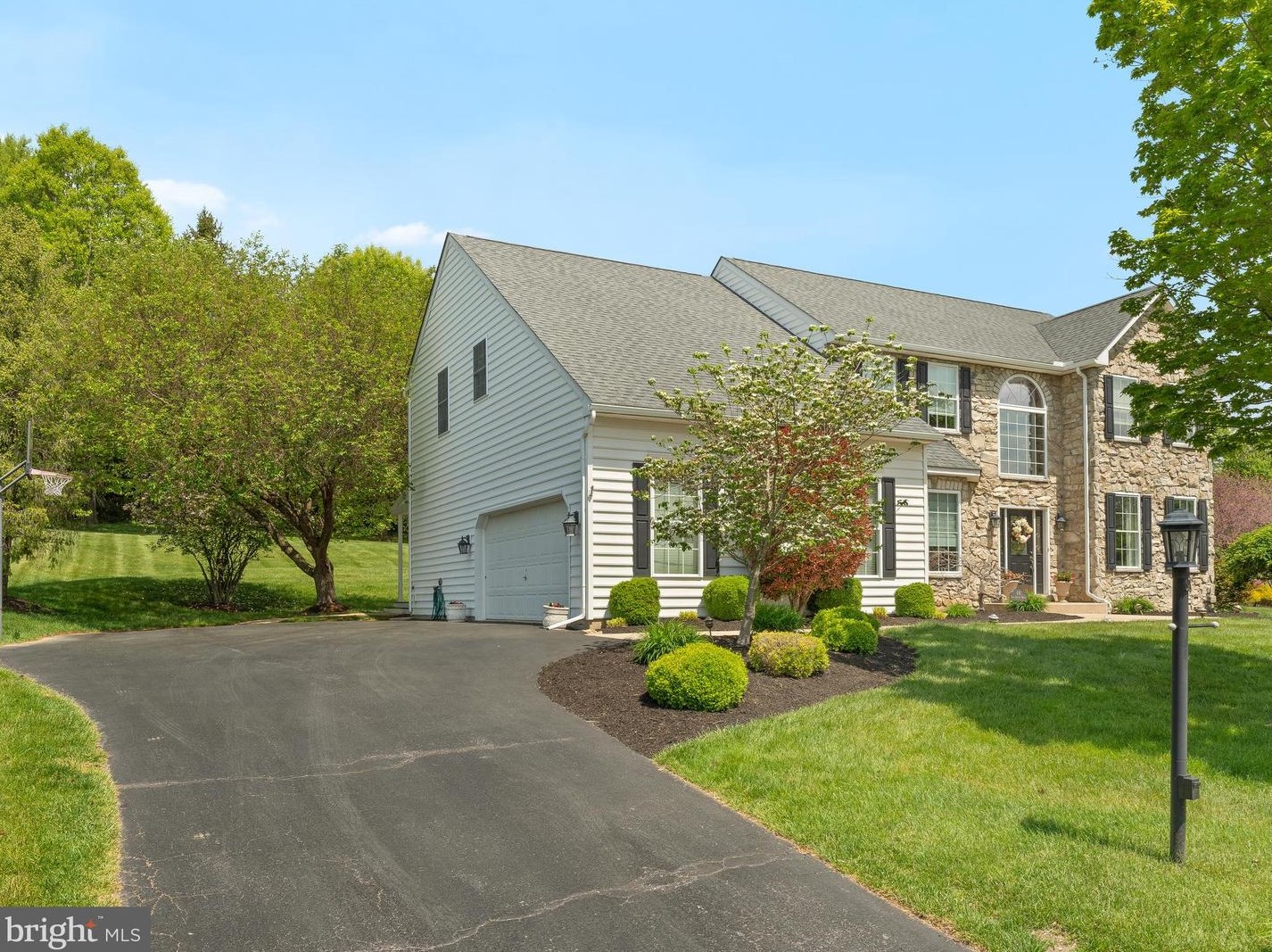 18 Twin Creeks Dr, Thornton, PA 19373-1097