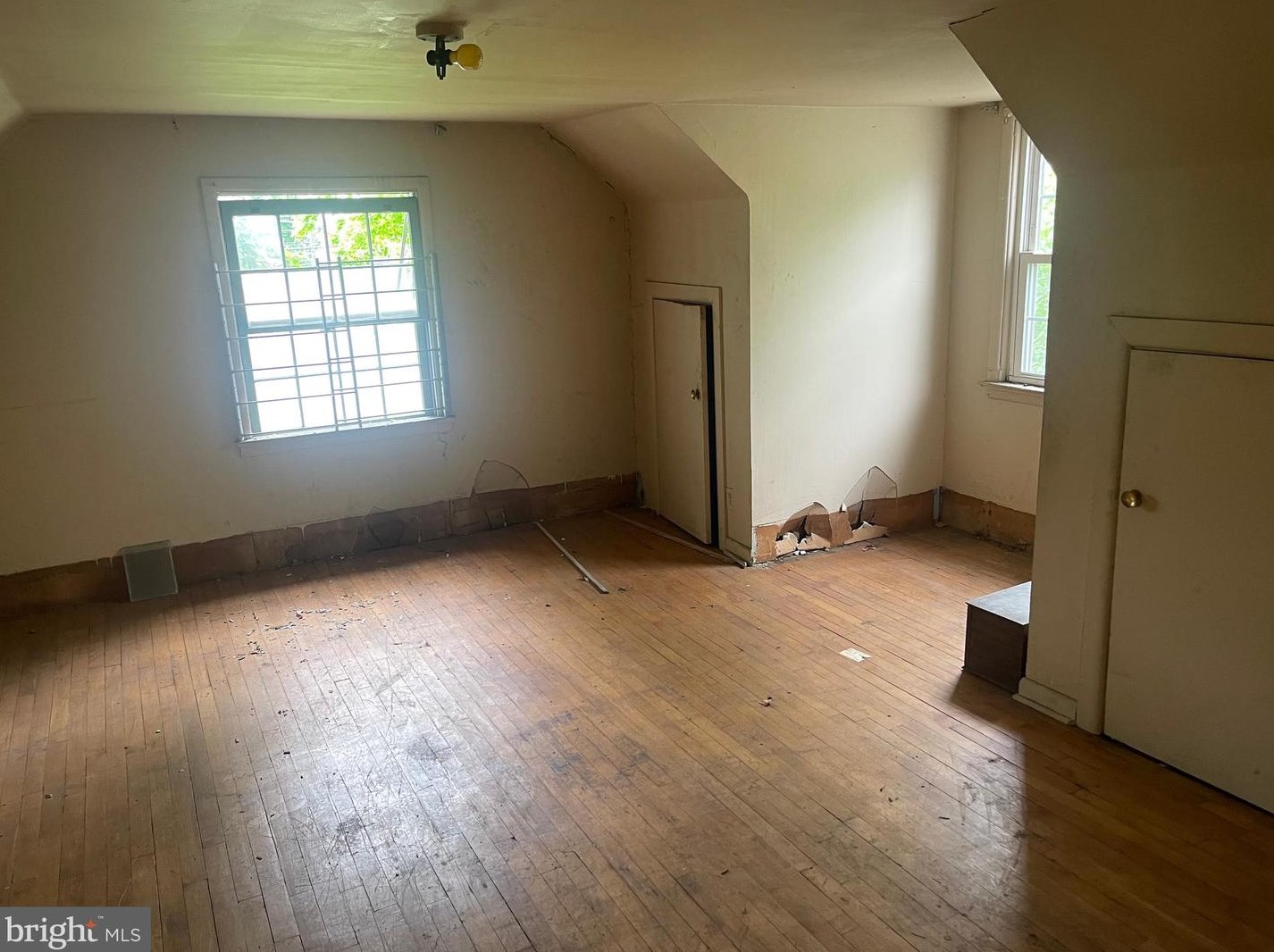 1010 Smt St, Darby PA 19023-1625 exterior