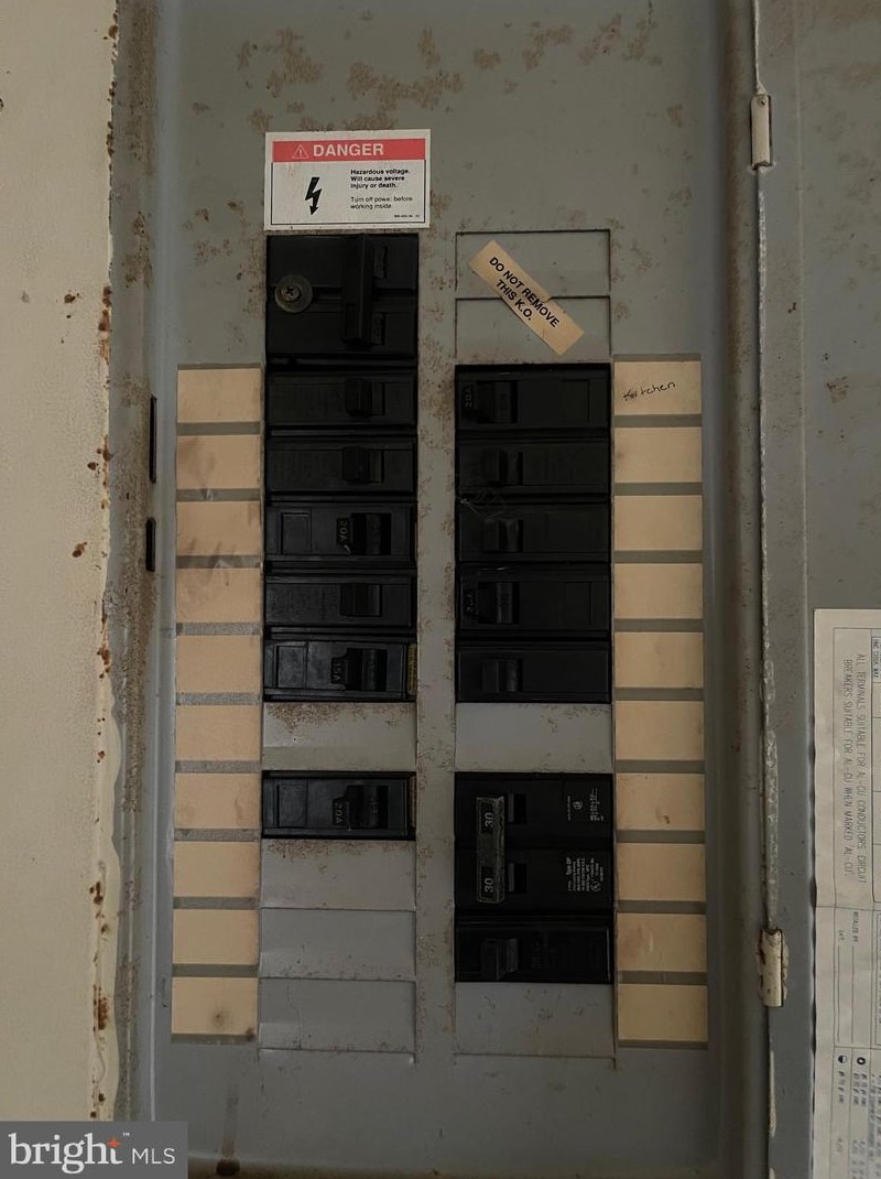 1010 Smt St, Darby PA 19023-1625 exterior