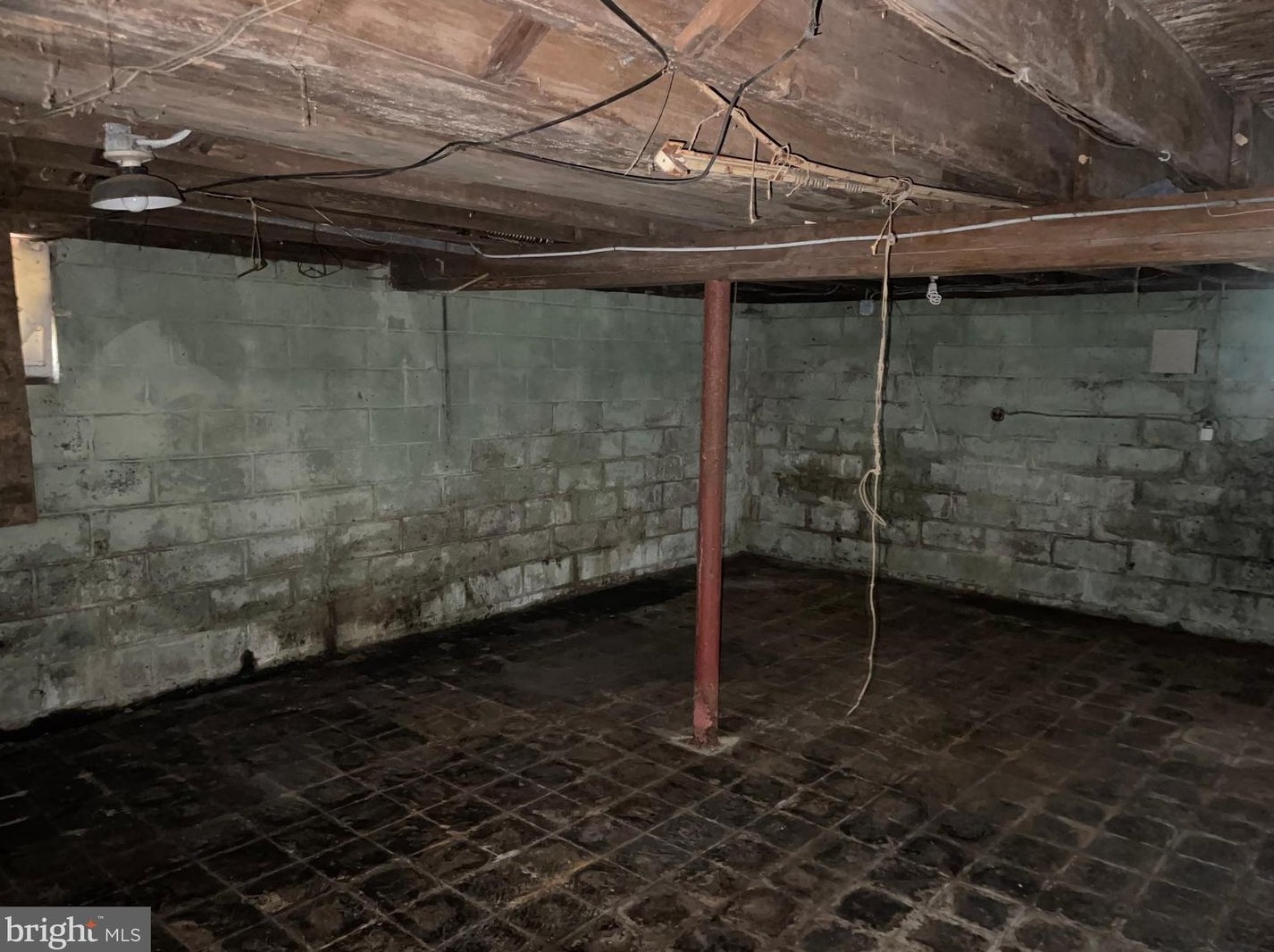 1010 Smt St, Darby PA 19023-1625 exterior