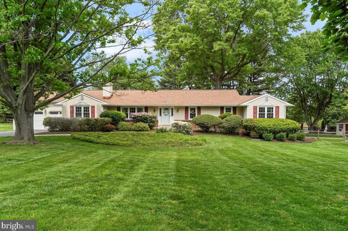 89 Crosskeys Dr, Boothwyn, PA 19060-1316