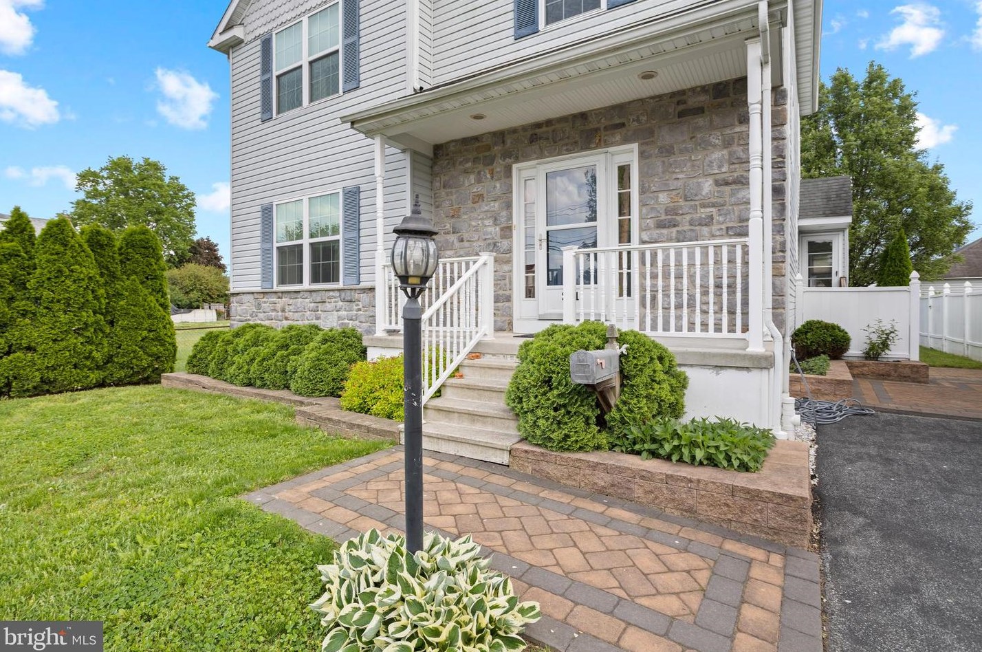 221 Seneca St, Tinicum Township, PA 19029