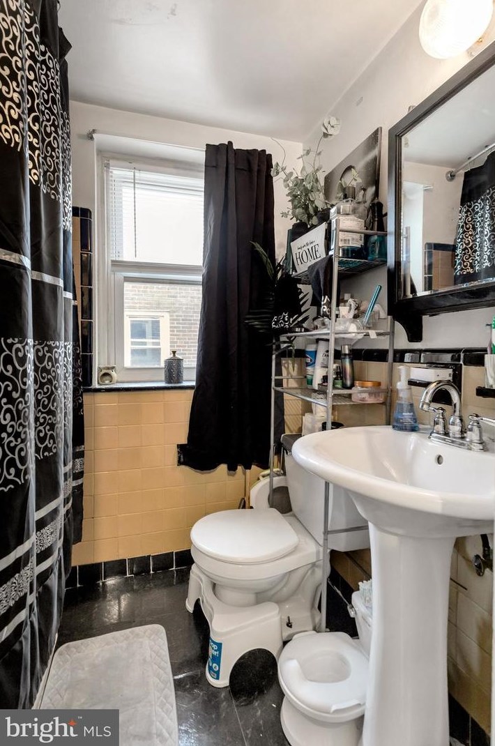 354 21 St, Chester PA 19013-4917 exterior