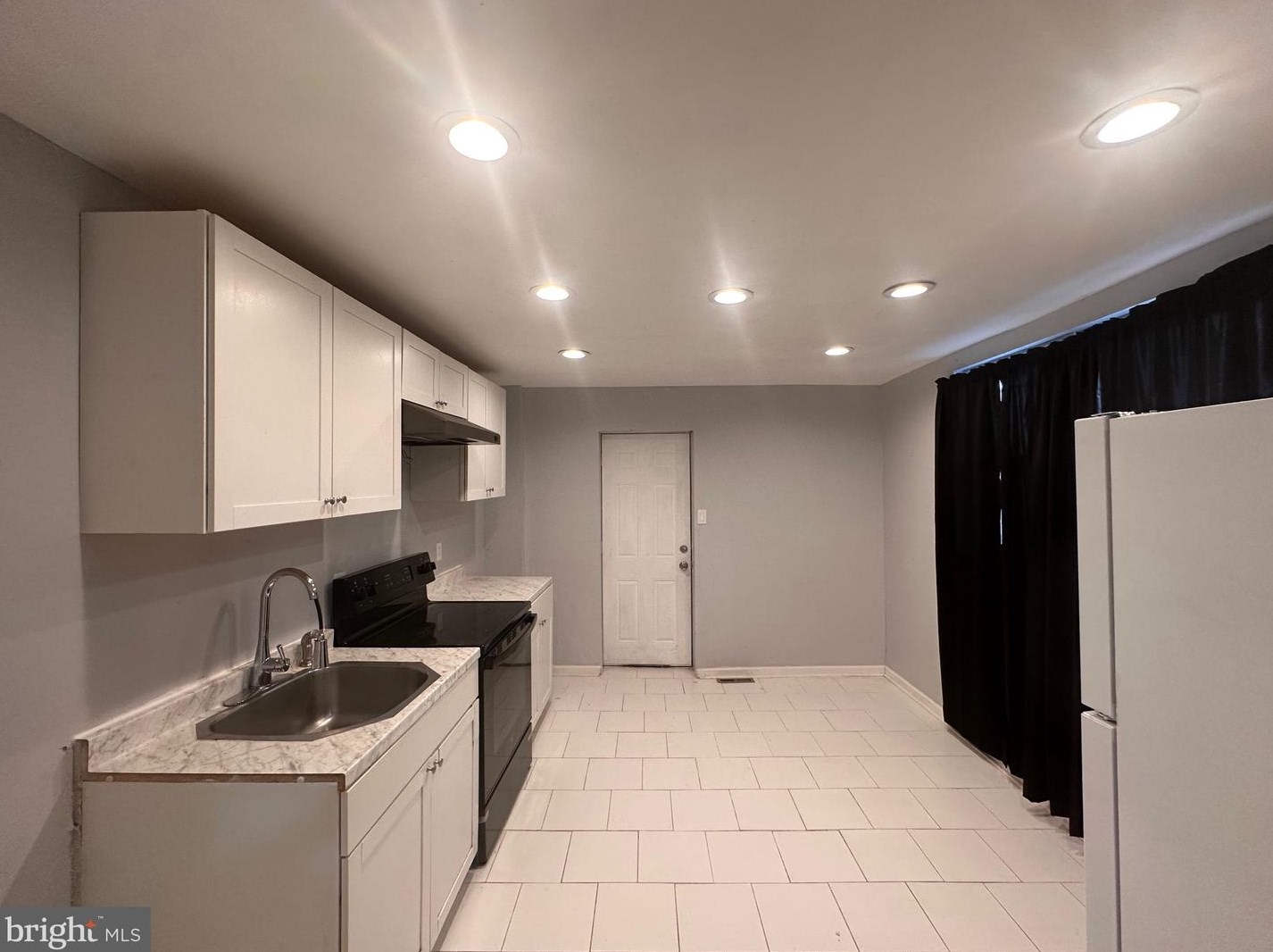 1113 Potter St, Chester PA 19013-6126 exterior