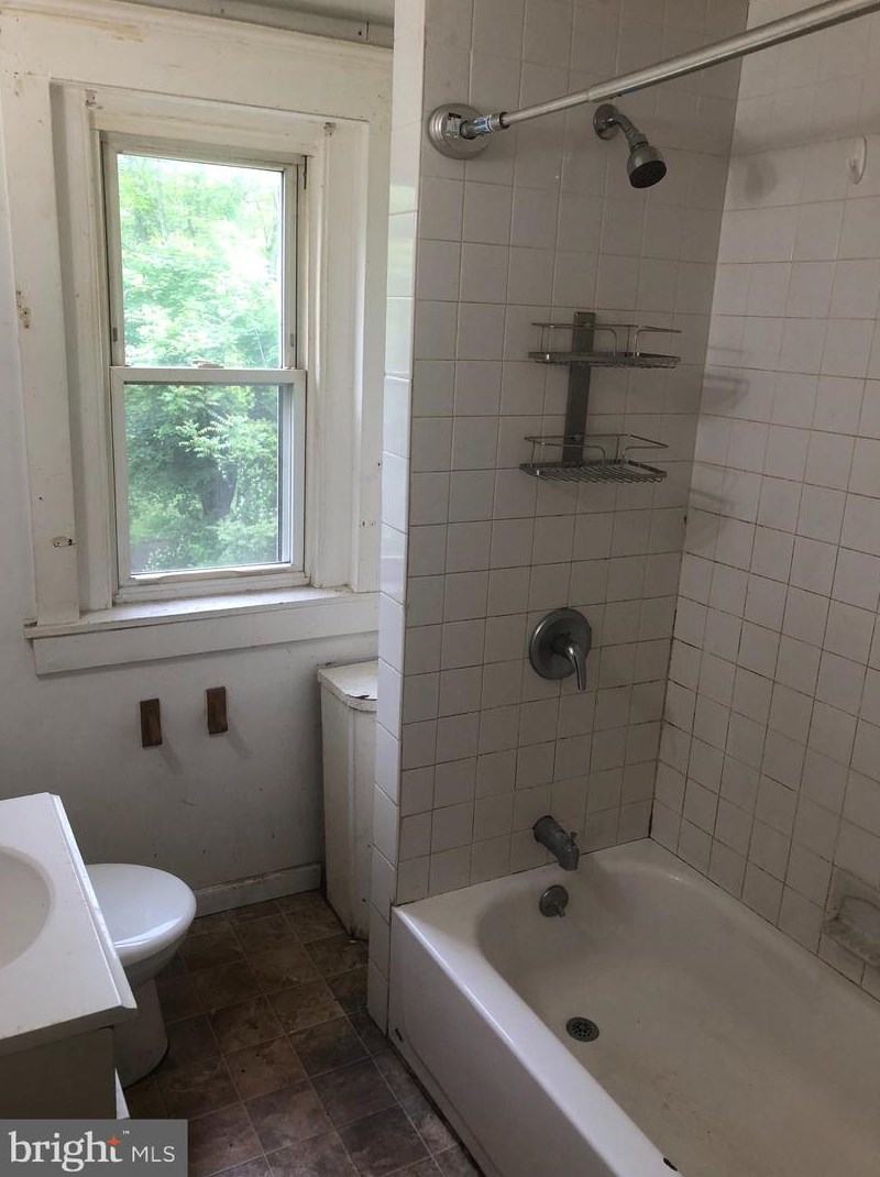 1437 Kerlin St, Chester PA 19013-3926 exterior