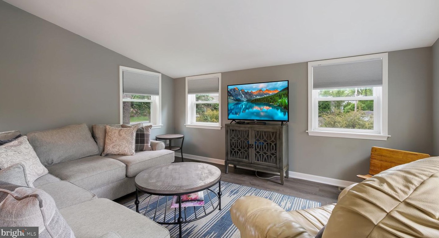 302 Scott Ln, Media PA 19086-6820 exterior